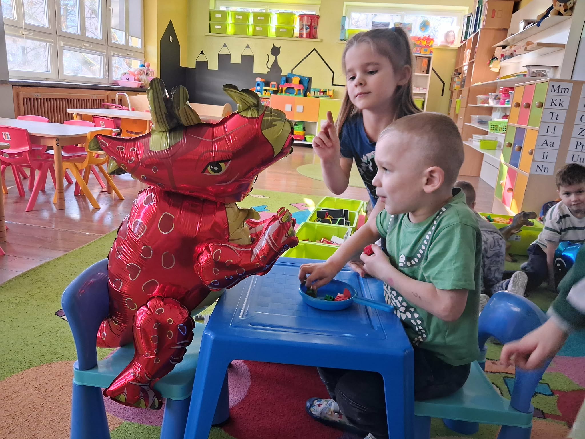 dzieci na dzień dinozaura