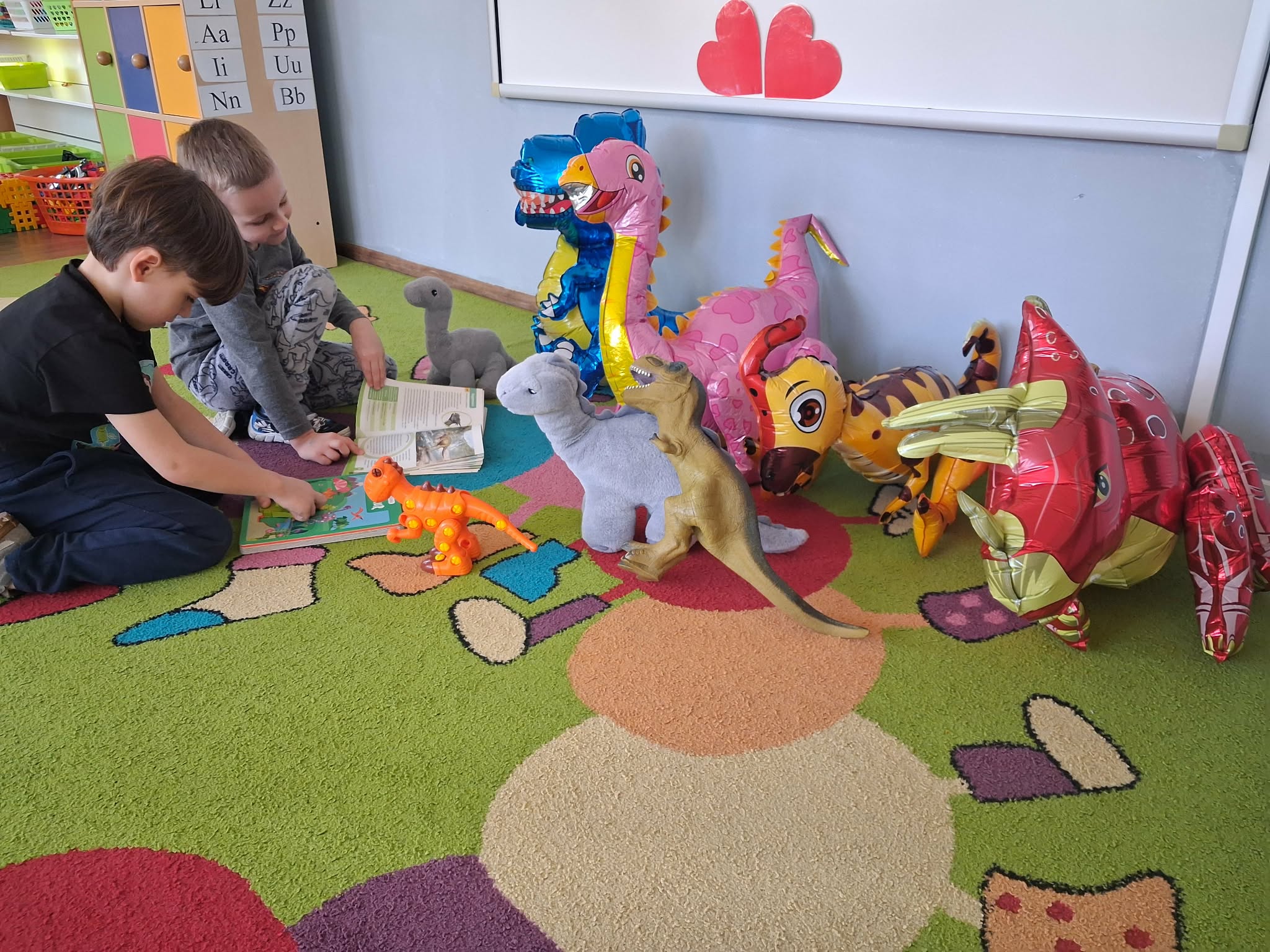 dzieci na dzień dinozaura