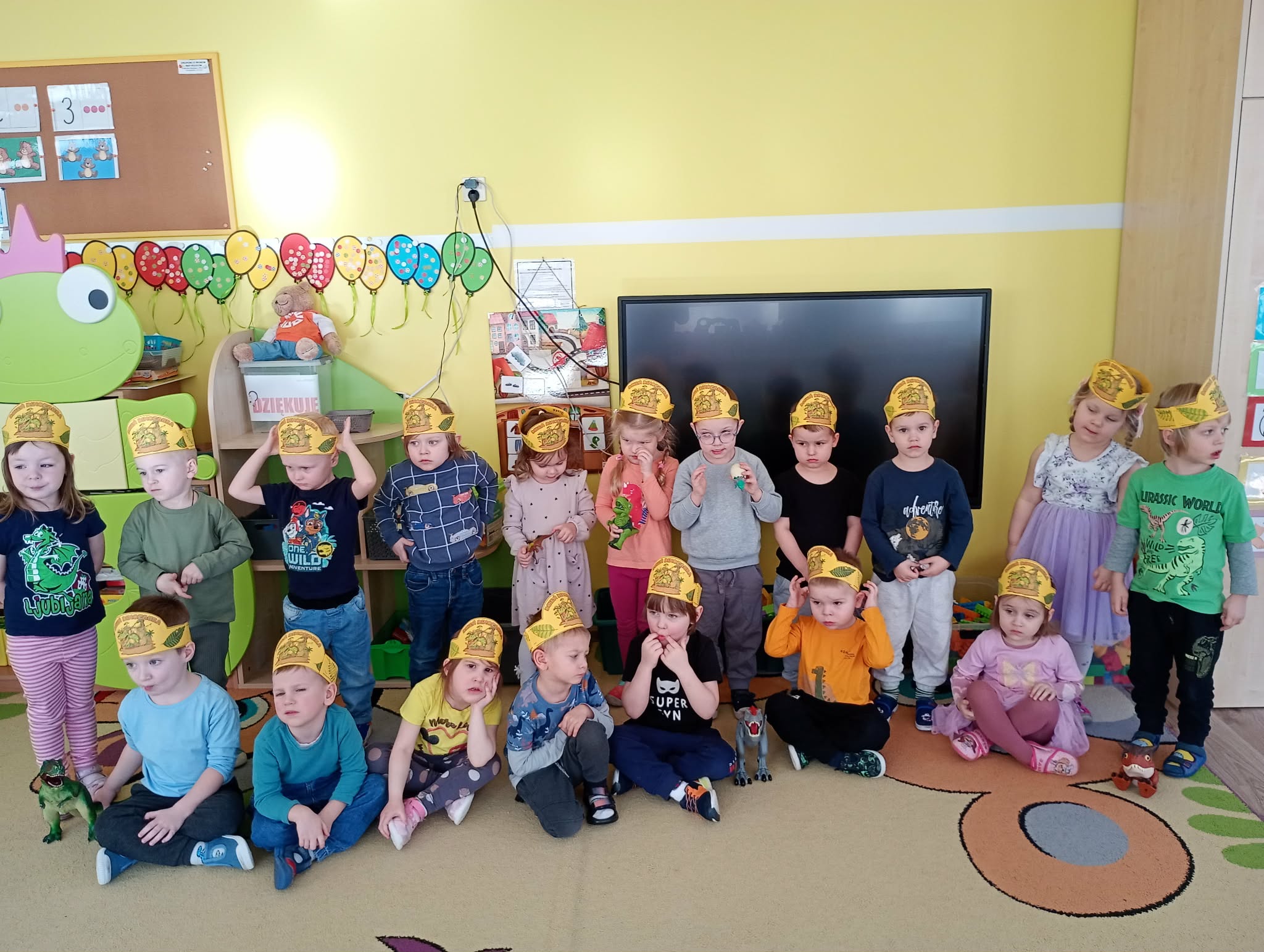 dzieci na dzień dinozaura