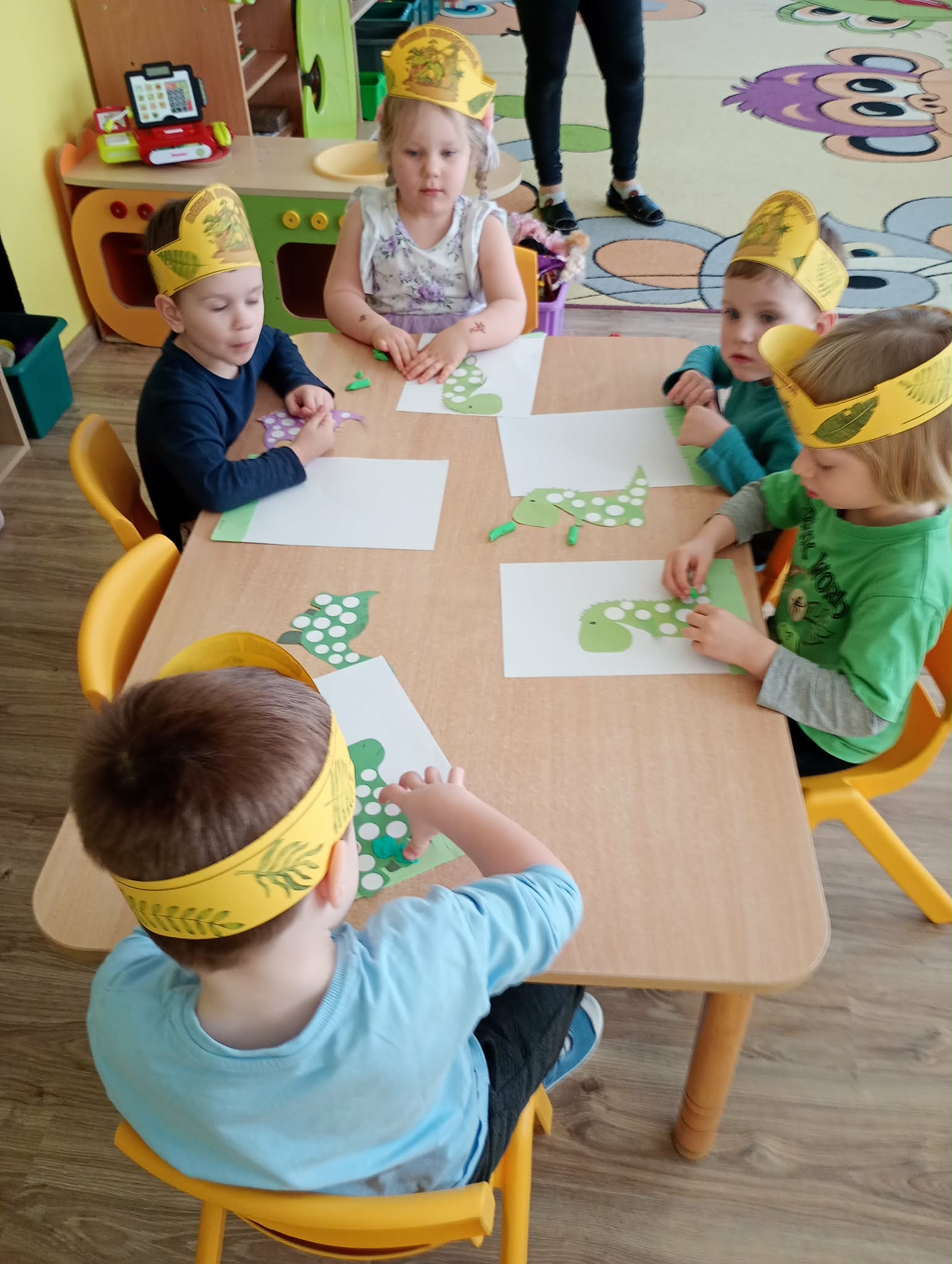 dzieci na dzień dinozaura