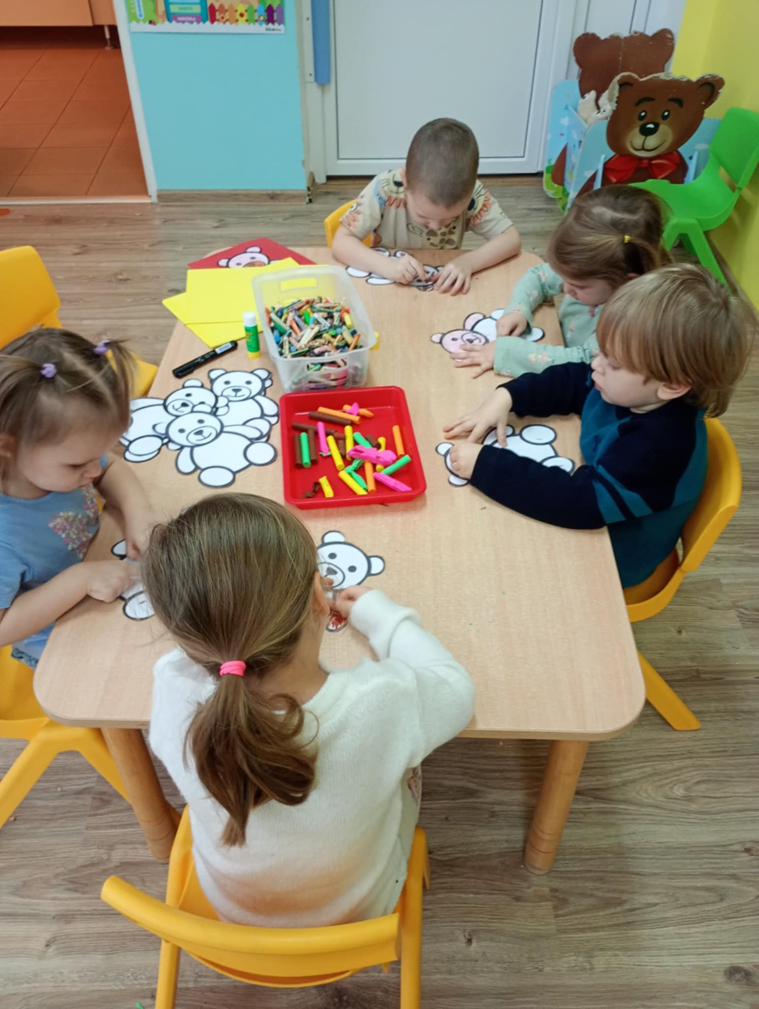 dzieci na dzień misia