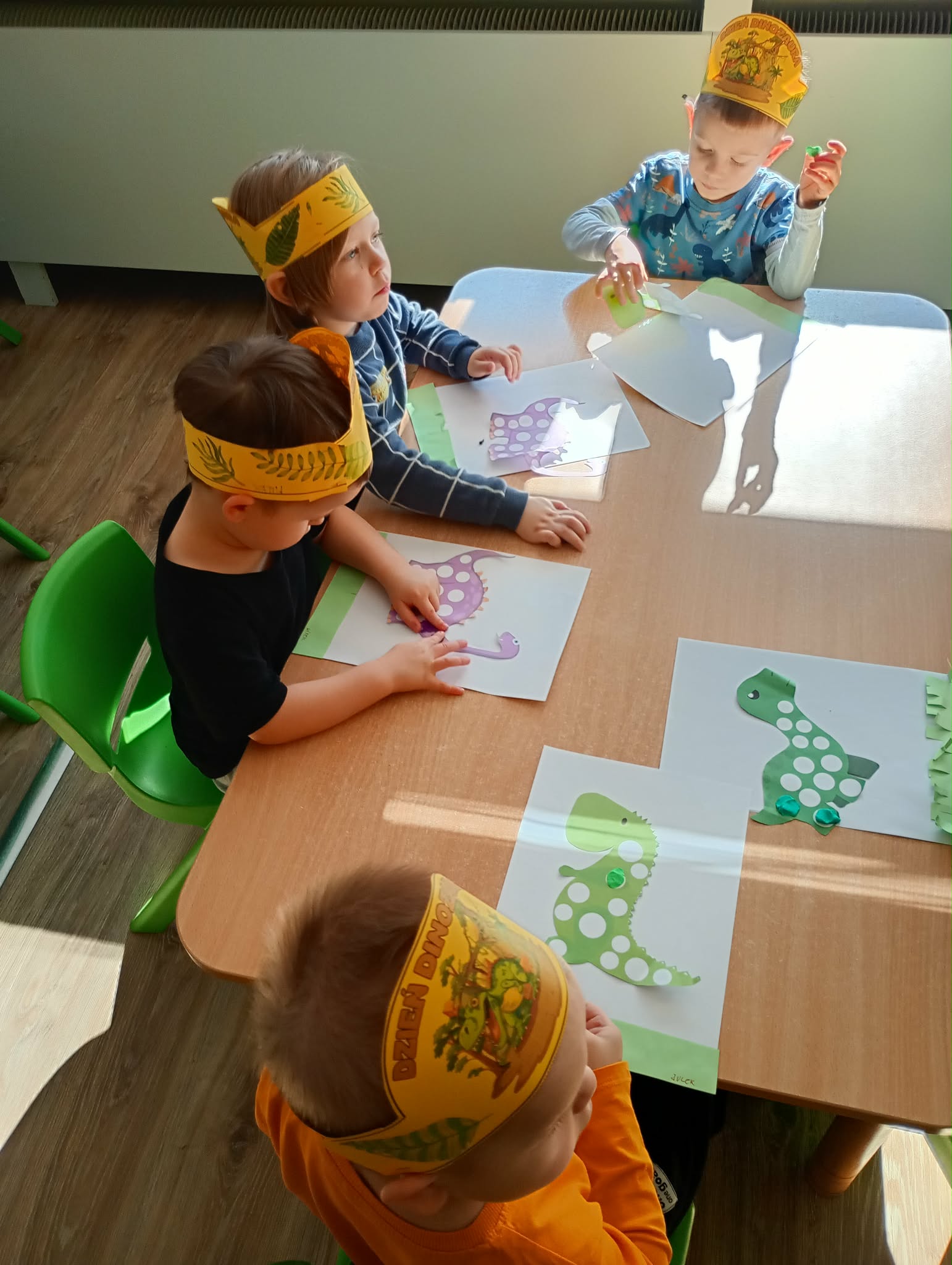 dzieci na dzień dinozaura