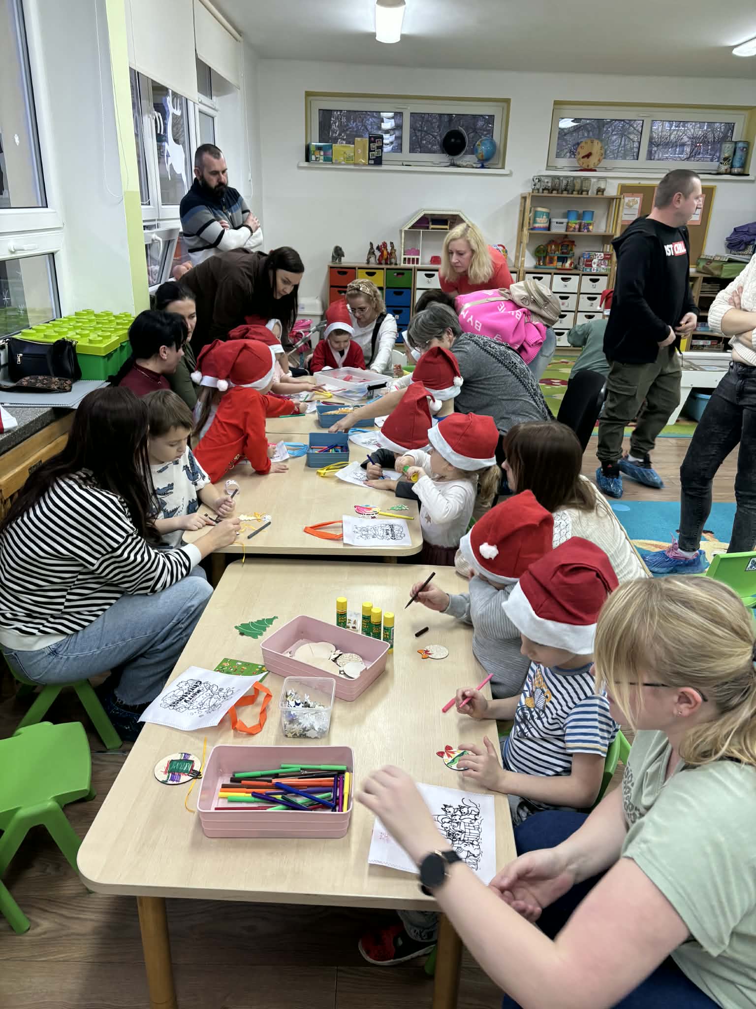 dzieci na warsztatach z rodzicami