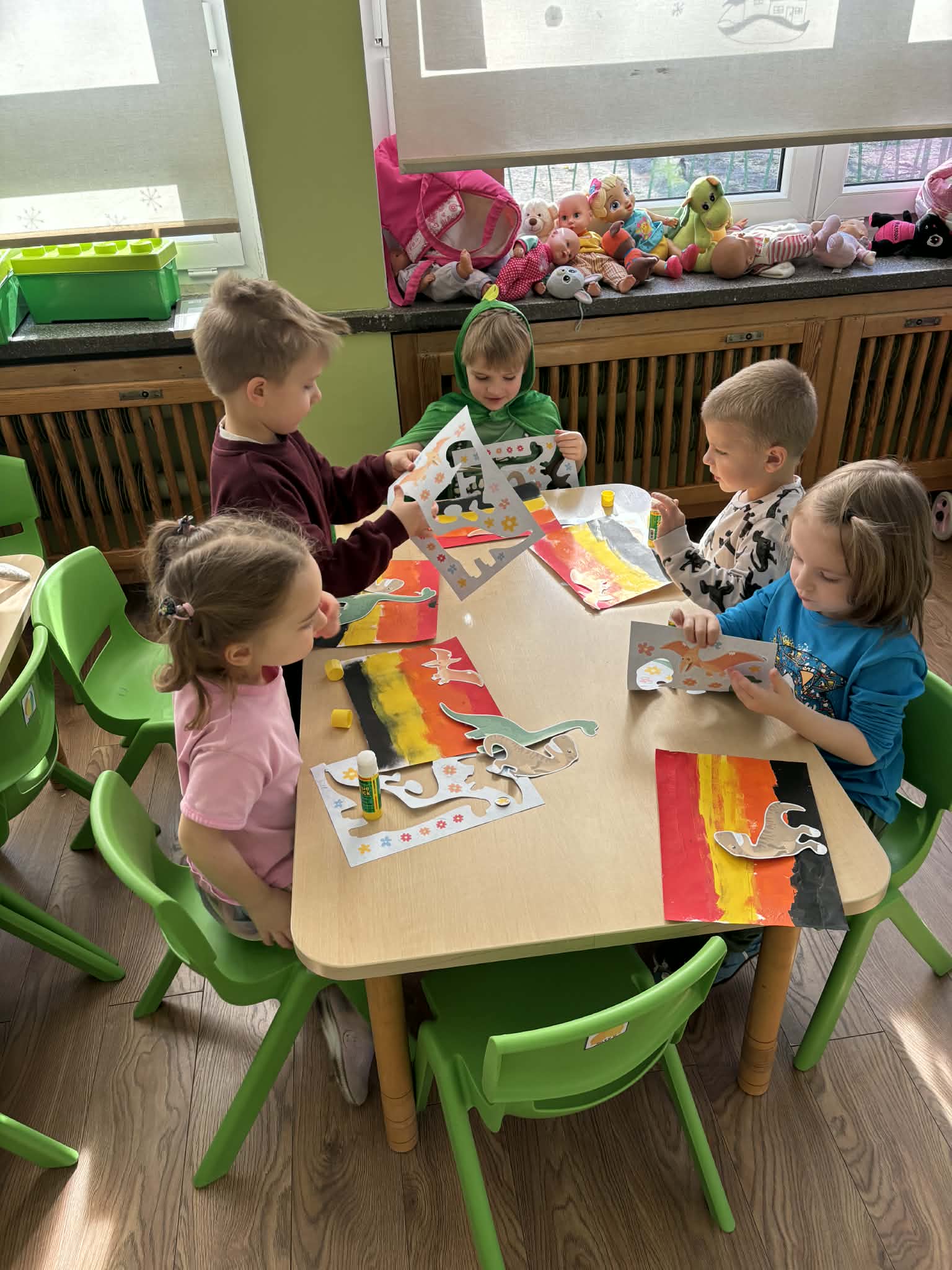 dzieci podczas dnia dinozaura