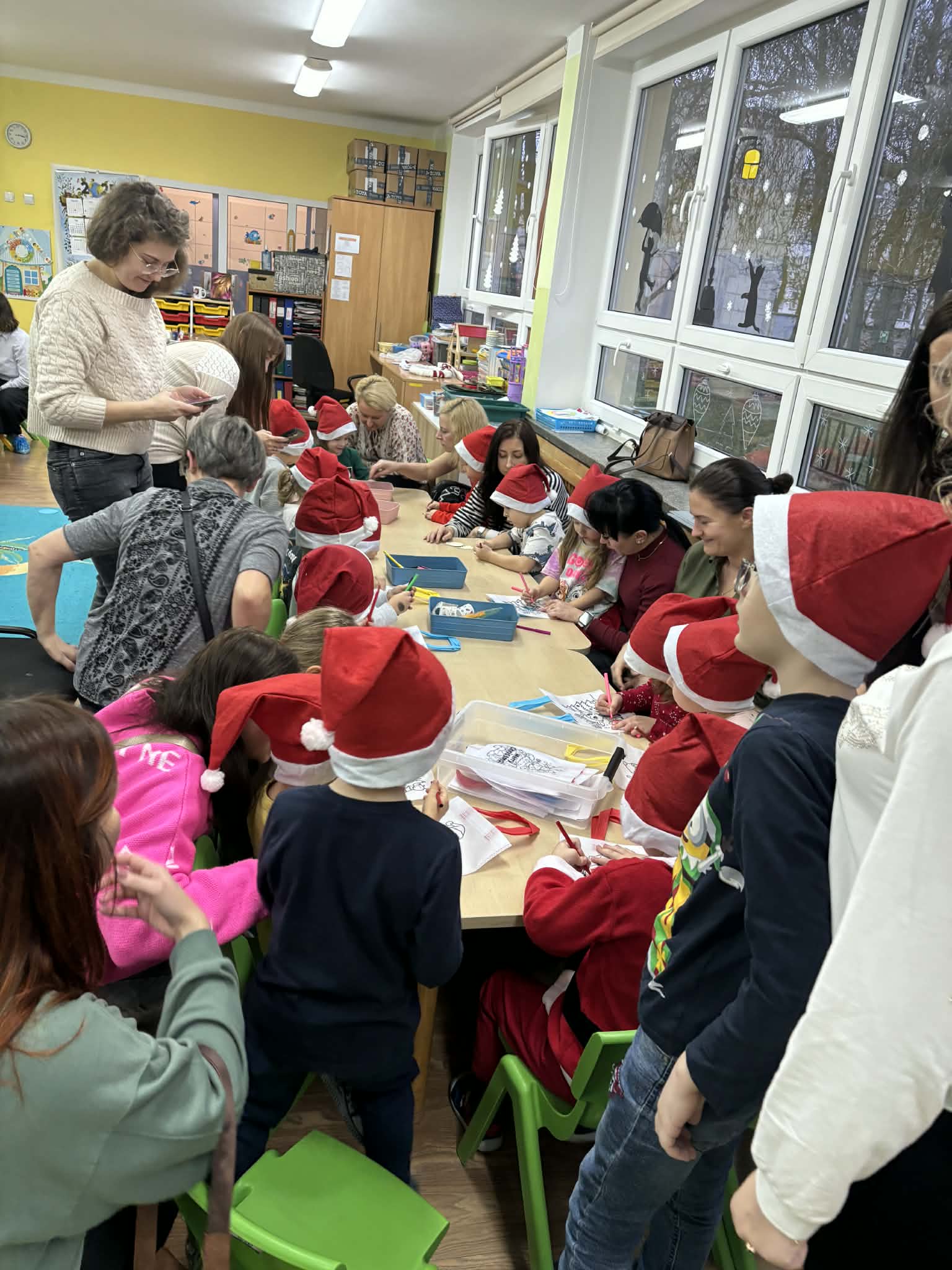 dzieci na warsztatach z rodzicami