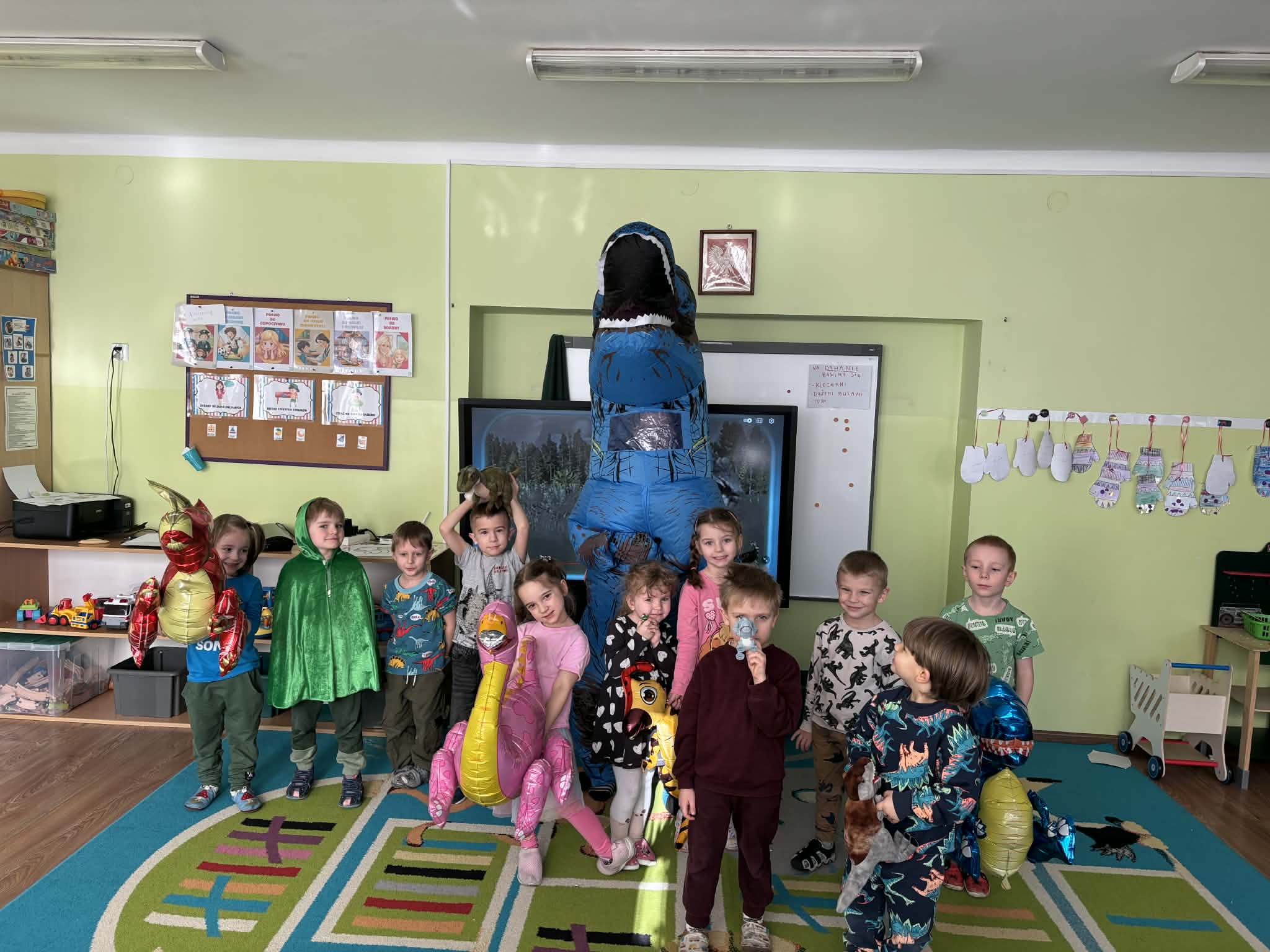 dzieci podczas dnia dinozaura