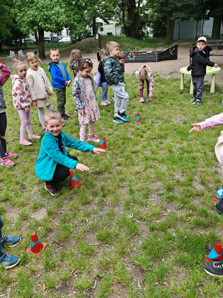Projekt Działaj i licz - zabawa w ogrodzie w ramach sportowego Dnia Dziecka.